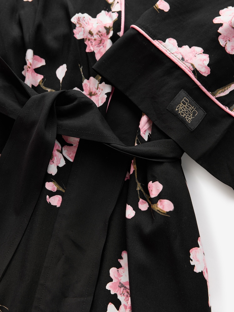 Bath & Body Works Black Japanese Cherry Blossom Lightweight Robe - Image 8 of 8