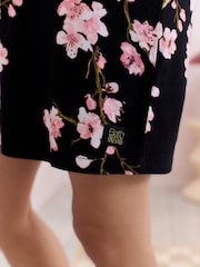 Bath & Body Works Black Japanese Cherry Blossom Night T-Shirt - Image 4 of 7