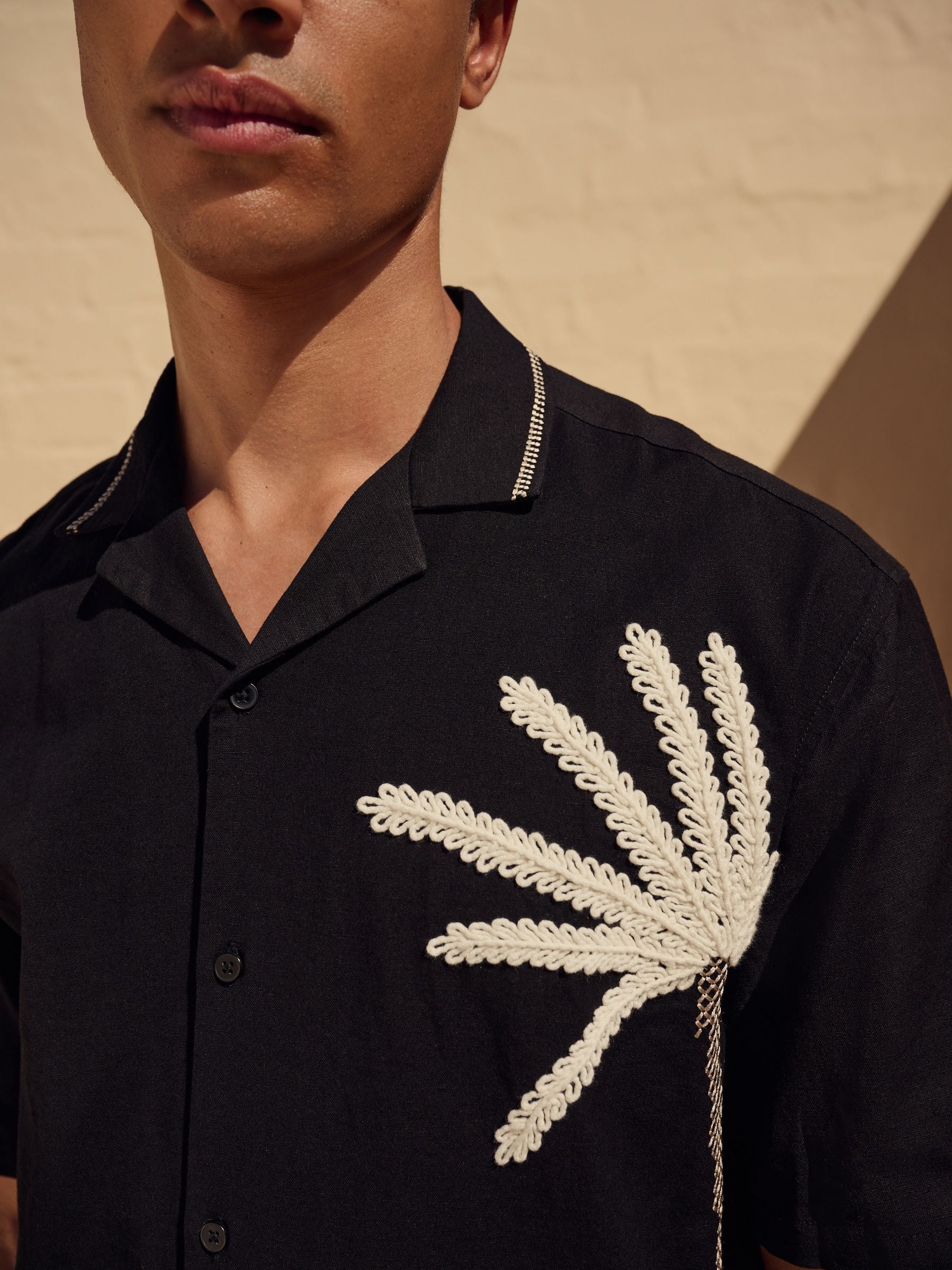 超可爱 Buy Black Textured Palm Tree Embroidered Short Sleeve Shirt トップス
