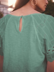 Azul - Broderie Boho Short Sleeve Ric Rac Top - Imagen 3 de 5