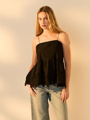Negro - Pintuck Embroidered Square Neck Cami - Imagen 1 de 6