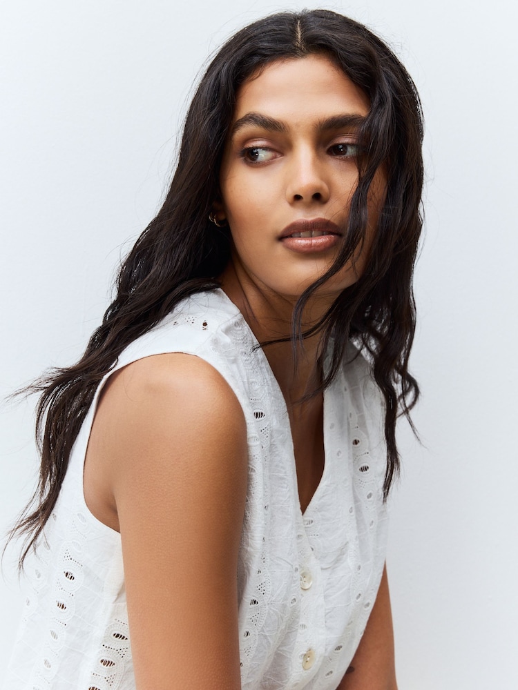 White Broderie Waistcoat - Image 4 of 7