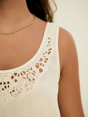 Crema - Satin Lace Insert Scoop Cami Top - Imagen 4 de 7