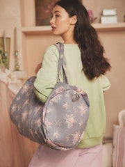 Bolso gris de fin de semana con estampado floral Shabby Chic by Rachel Ashwell® - Imagen 3 de 4