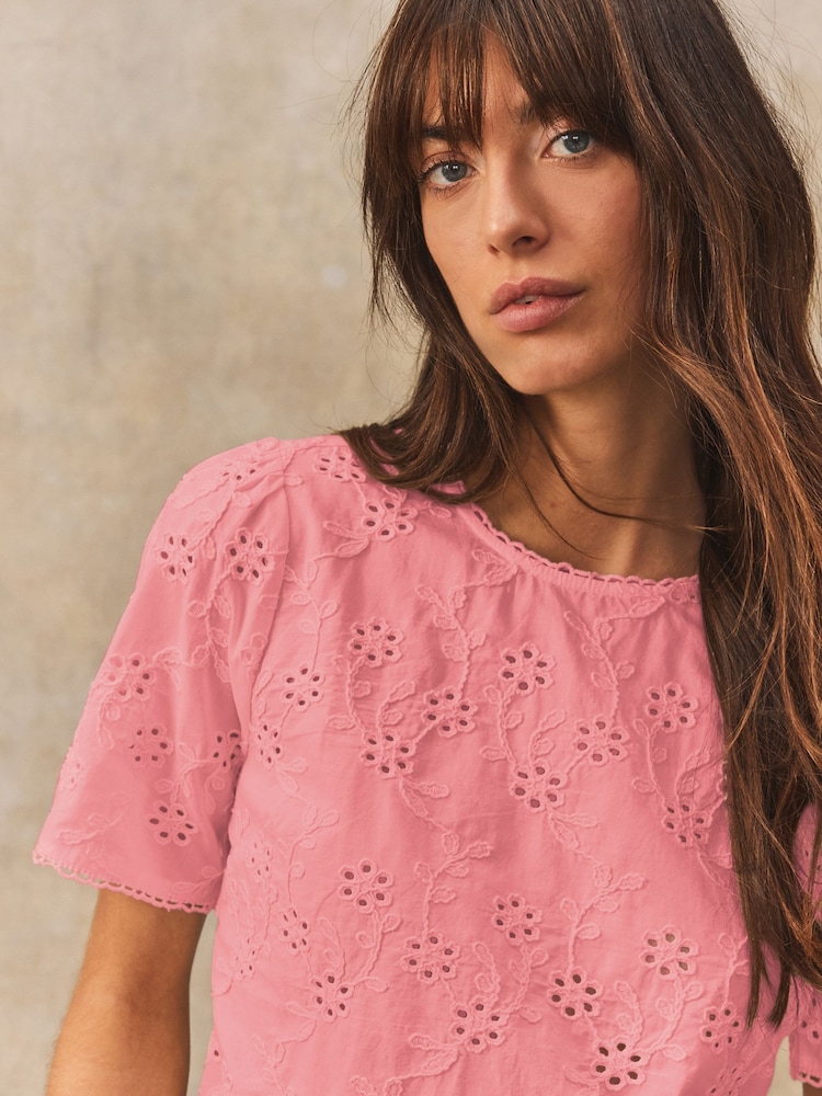 Blush Rose - Chemisier en coton texturé Fleuri Cornelli brodé Manches courtes  100% Coton - Image 3 of 7