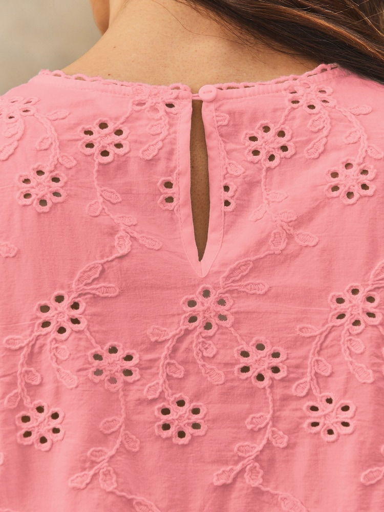 Blush Rose - Chemisier en coton texturé Fleuri Cornelli brodé Manches courtes  100% Coton - Image 4 of 7