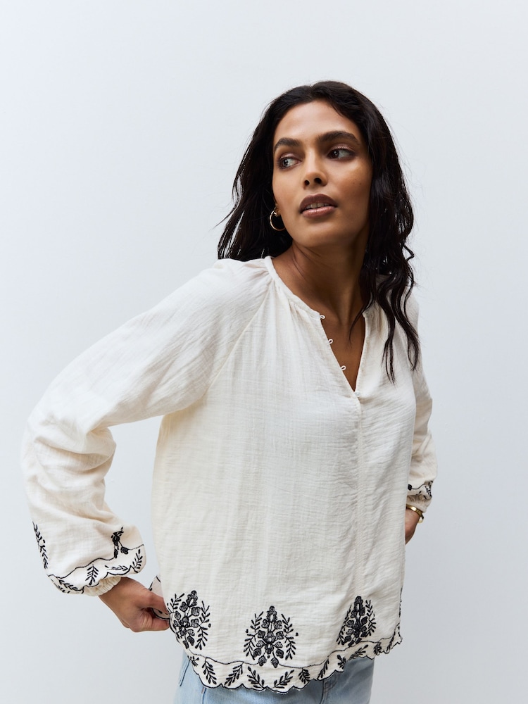 Кремовый/черный - Long Sleeve Embroidered Scallop Hem Blouse - Image 1 of 6