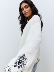 Кремовый/черный - Long Sleeve Embroidered Scallop Hem Blouse - Image 6 of 6