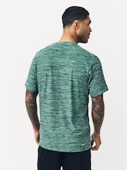 Grün - adidas Train Essentials Training T-Shirt mit Stretch - Bild 2 von 6