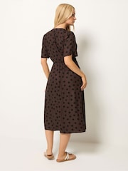 M&Co Prikkete Print Kortermet Kjole - Bilde 3 av 6