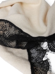 Aela White Lace Knitted Scarf - صورة 5 من 6