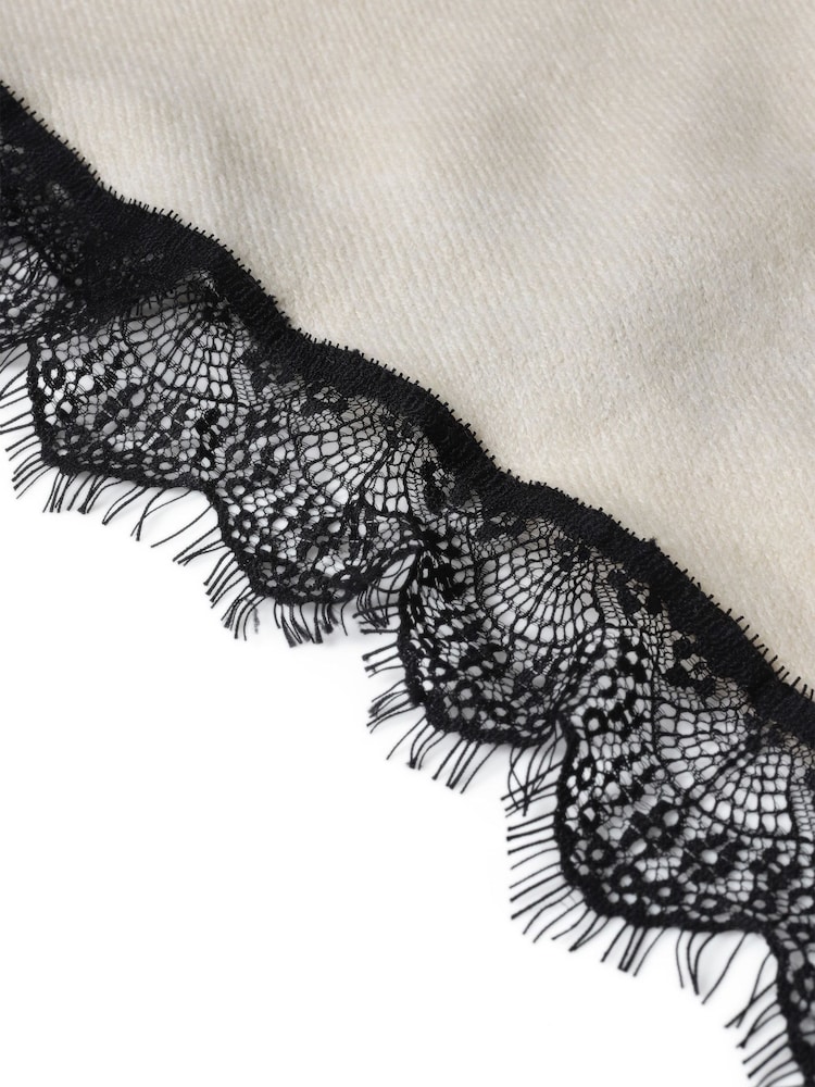 Aela White Lace Knitted Scarf - صورة 6 من 6 Aela White Lace Knitted Scarf - صورة 6 من 6