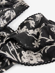 Shepherds Porte-monnaie Fleuri Imprimé - Laura Ashley Robe 100% coton à manches volantées avec bordures en dentelle - Image 9 de 9