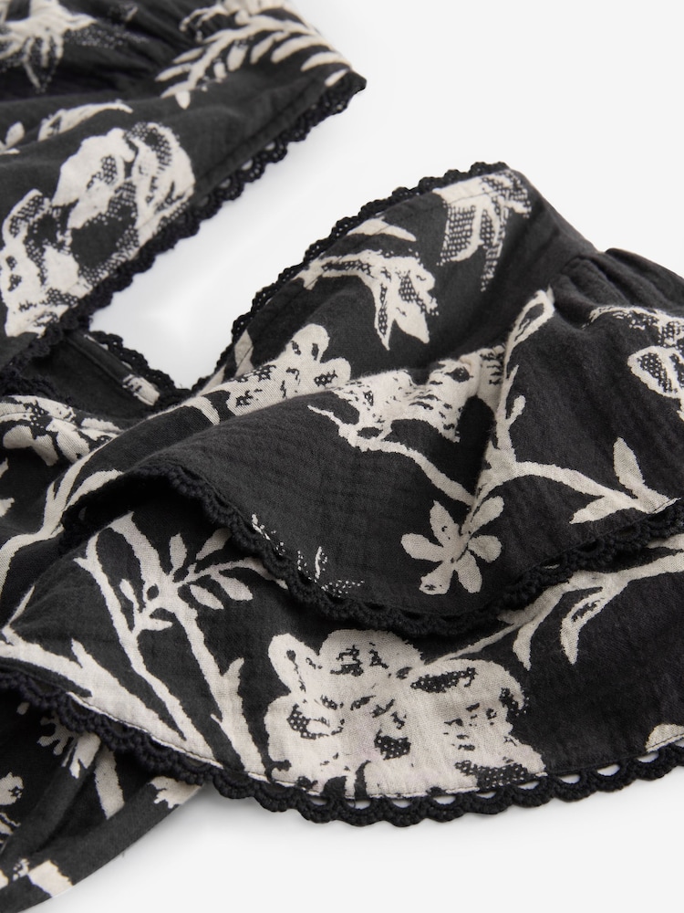 Shepherds Porte-monnaie Fleuri Imprimé - Laura Ashley Robe 100% coton à manches volantées avec bordures en dentelle - Image 9 of 9