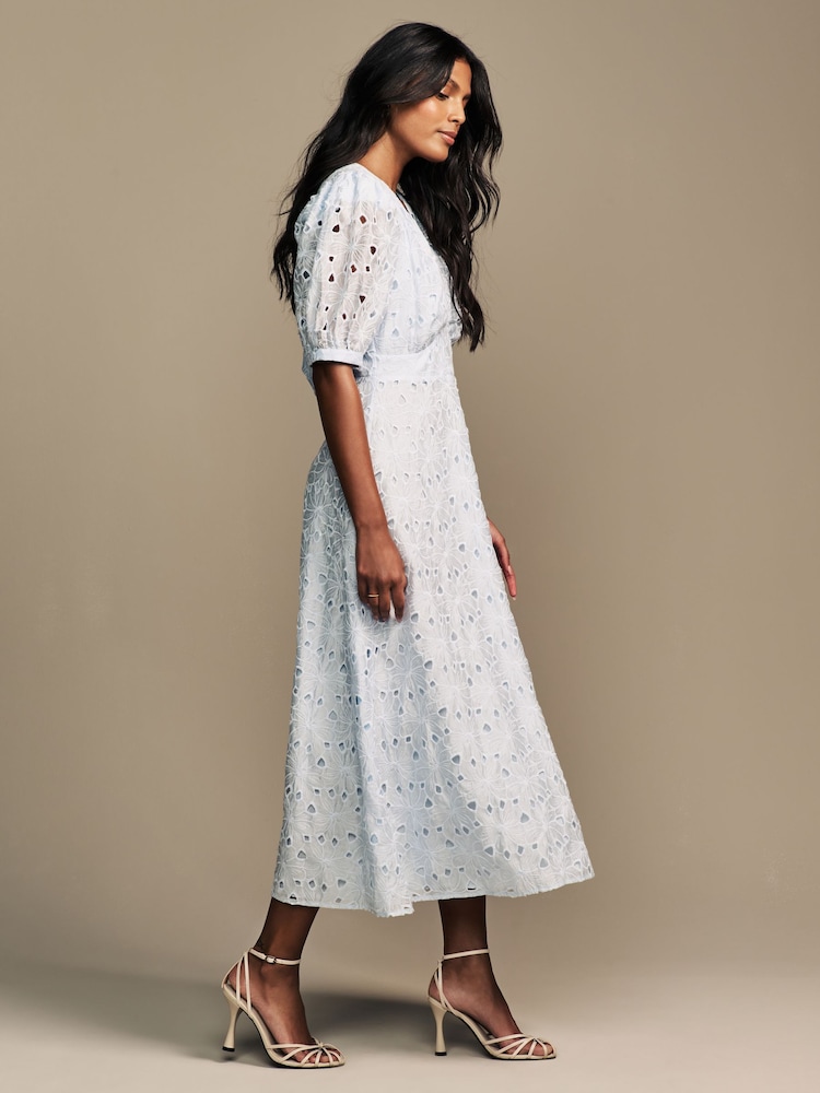 Vestido semilargo de encaje con estampado floral de Laura Ashley - Imagen 2 de 9 Vestido semilargo de encaje con estampado floral de Laura Ashley - Imagen 2 de 9