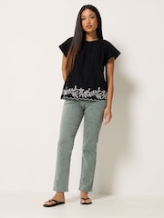 M&Co Petite Wash Straight Leg Jeans - תמונה 2 מתוך 5