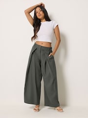 Grau - PixieGirl Petite Wickelhose mit weitem Bein und Falten - Bild 1 von 6