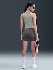 Top sin mangas ajustado One DriFIT de Nike - Imagen 2 de 5