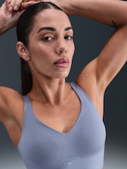 Sujetador deportivo largo acolchado de soporte medio Alate de Nike - Imagen 3 de 6