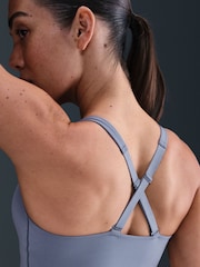 Sujetador deportivo largo acolchado de soporte medio Alate de Nike - Imagen 6 de 6