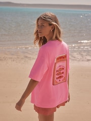 Rosa fluorescente - Camiseta extragrande gráfica de sardinas y caja de cerillas con manga corta y cuello redondo de 100% algodón - Imagen 3 de 8