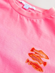 Rosa fluorescente - Camiseta extragrande gráfica de sardinas y caja de cerillas con manga corta y cuello redondo de 100% algodón - Imagen 7 de 8