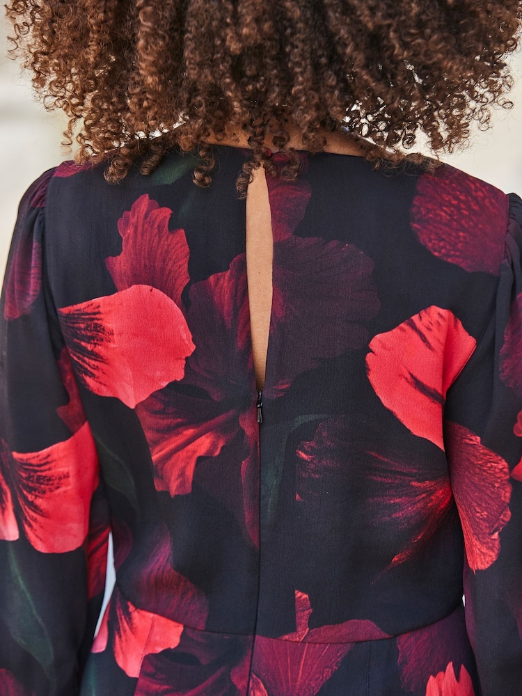 Sosandar Black Floral Print Ruched Detail Fit & Flare Dress - Image 5 of 5