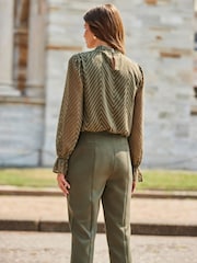 Sosandar Green Chevron Print Satin Blouse - Image 3 of 5