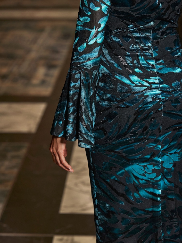 Sosandar Green Velvet Detail Ruched Front Midi Dress - Image 5 of 5