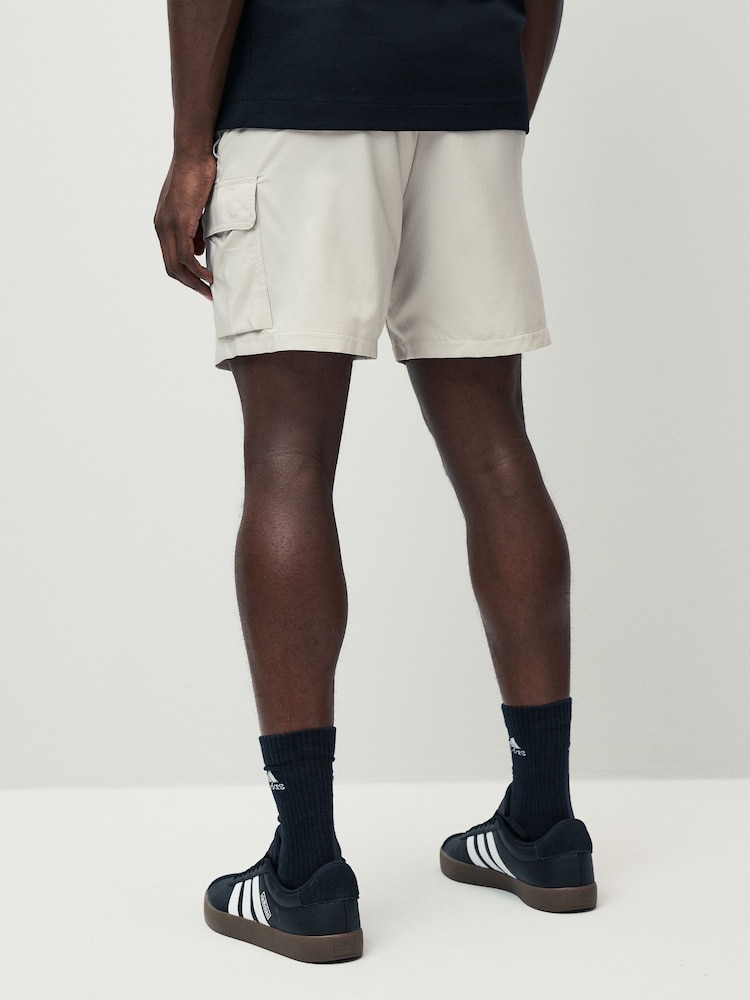 Белый - Шорты Челси с логотипом Adidas Small Essentials - Image 2 of 7