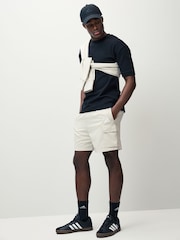 Белый - Шорты Челси с логотипом Adidas Small Essentials - Image 3 of 7