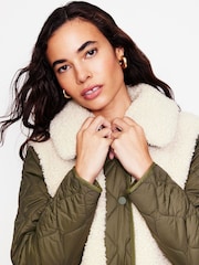 Boden Chester Steppmantel mit Sherpa-Fleece - Bild 3 von 7