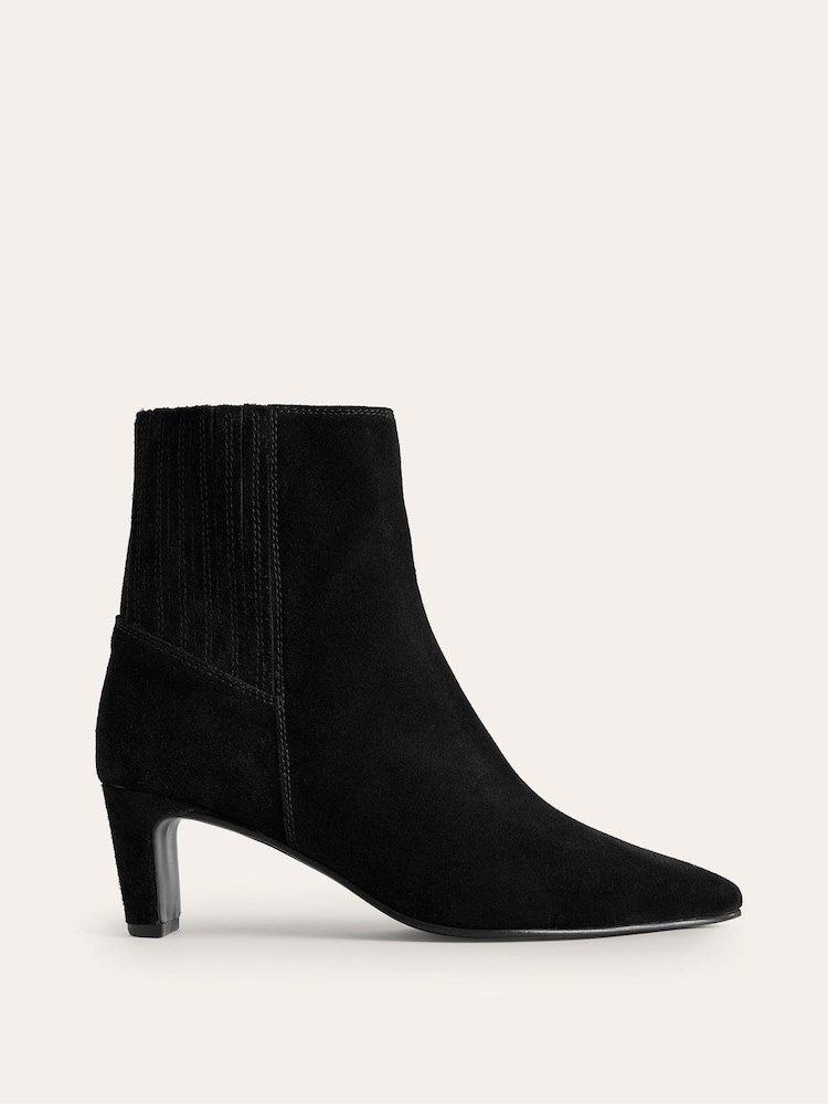 Schwarz - Boden Stiefeletten mit Absatz und dekorativer Fersenpartie - Bild 2 von 4 Schwarz - Boden Stiefeletten mit Absatz und dekorativer Fersenpartie - Bild 2 von 4