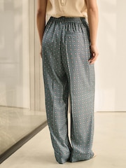 Blau - Hose mit weitem Beinschnitt und geometrischem Print - Image 3 of 8
