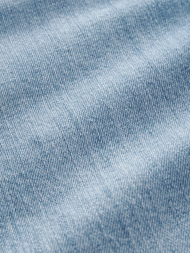Mittelblau - Caprishorts in Cropped-Länge aus Denim-Material mit Sanduhren-Schnitt - Bild 7 von 7 Mittelblau - Caprishorts in Cropped-Länge aus Denim-Material mit Sanduhren-Schnitt - Bild 7 von 7