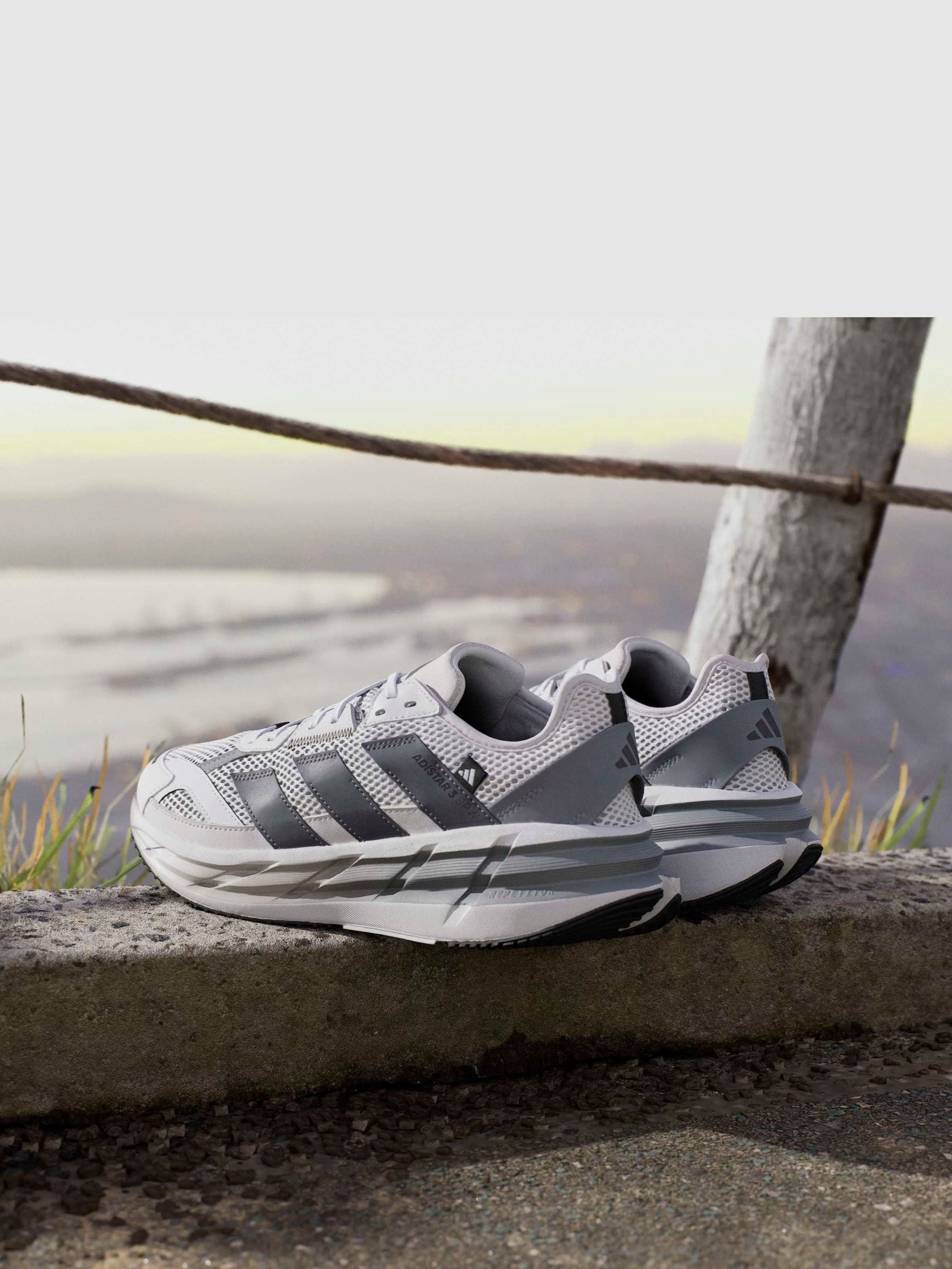 Next：日本 adidas Adistar 3 スポーツウェア スニーカー from Next Japan