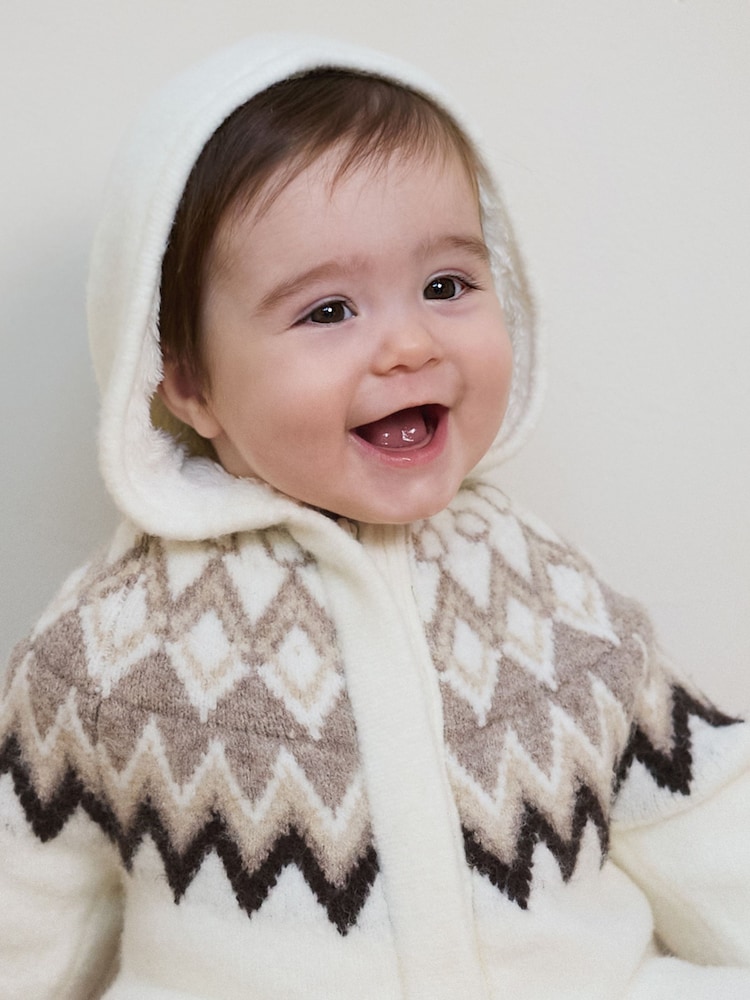 Creme - The Little Tailor Baby weich gestrickter, gefütterter Kinderwagenanzug mit Weihnachtsmotiv - Bild 1 von 3 Creme - The Little Tailor Baby weich gestrickter, gefütterter Kinderwagenanzug mit Weihnachtsmotiv - Bild 1 von 3