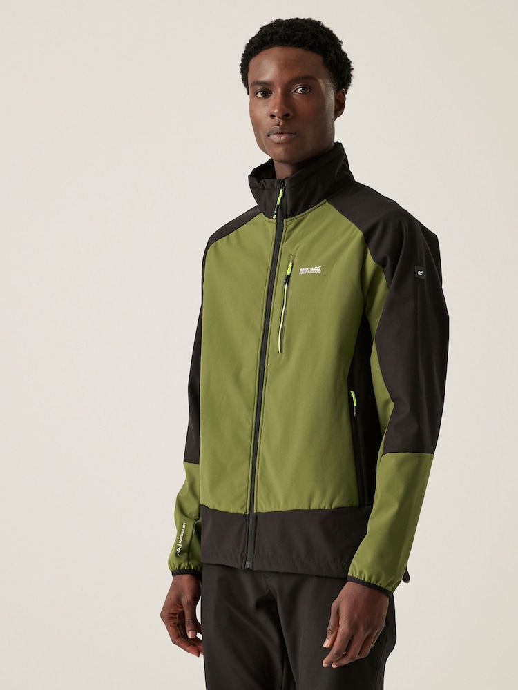 Regatta Green Mens Moutdale Softshell Jacket - Image 1 of 9