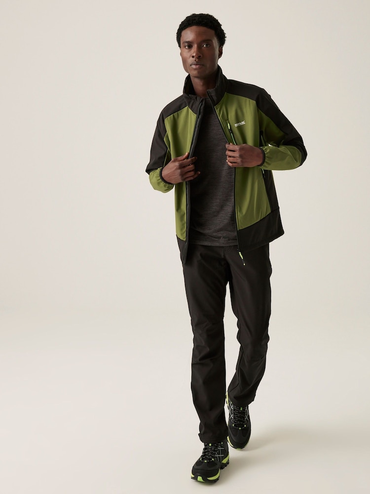Regatta Green Mens Moutdale Softshell Jacket - Image 2 of 9