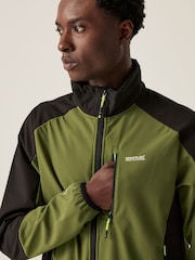 Regatta Green Mens Moutdale Softshell Jacket - Image 4 of 9