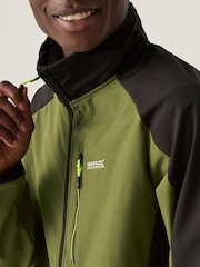 Regatta Green Mens Moutdale Softshell Jacket - Image 5 of 9