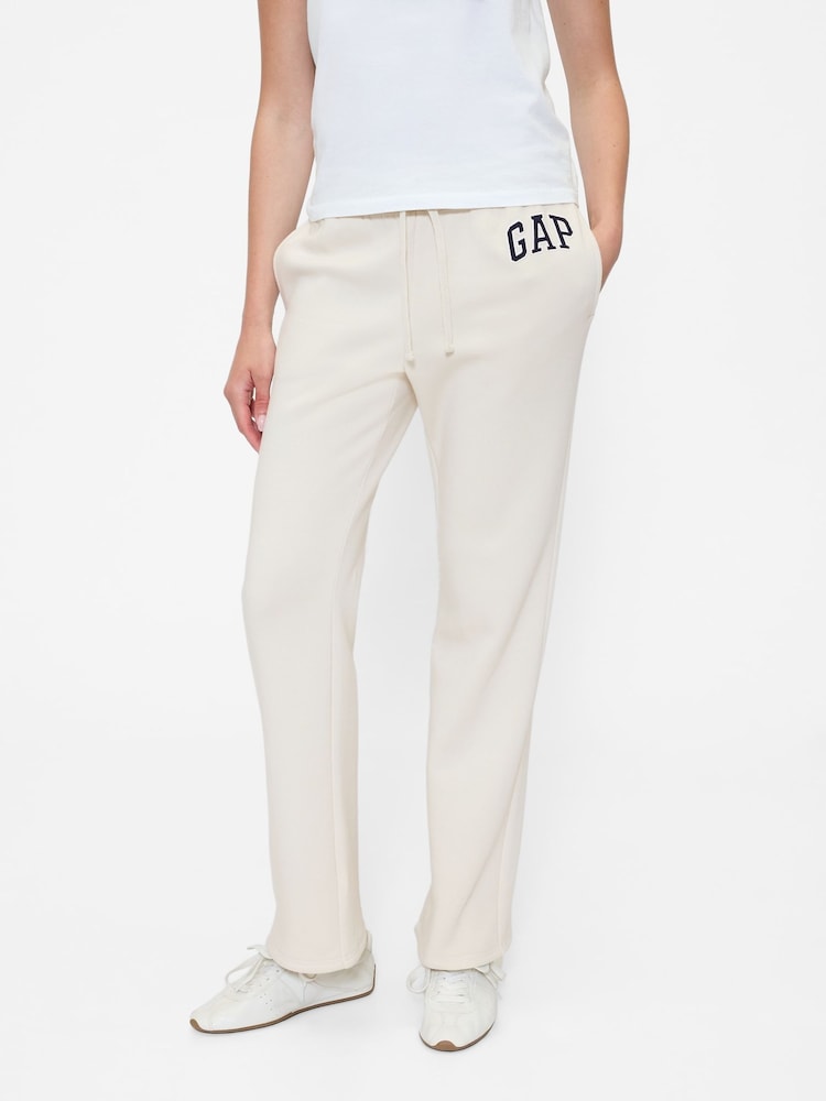 Cream - Taisni sporta bikses ar Gap logotipu - Attēls 1 no 5
