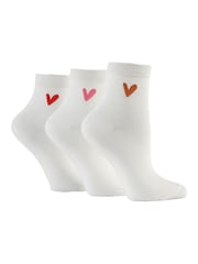 Caroline Gardner White Shorter Length Crew Socks with Signature Heart 3 pack - Image 2 of 7