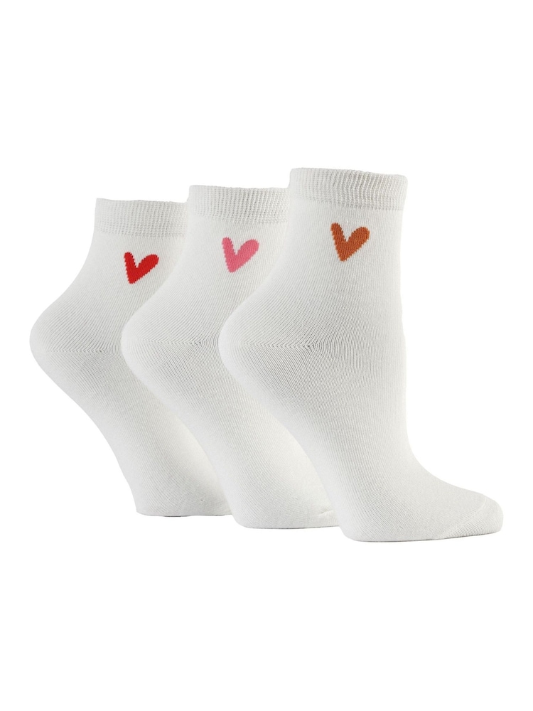 Caroline Gardner White Shorter Length Crew Socks with Signature Heart 3 pack - Image 2 of 7