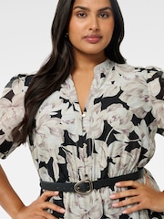 Forever New Brinkley Curve Puff Sleeves Mini Dress With a Touch Of Linen - Bild 3 von 5
