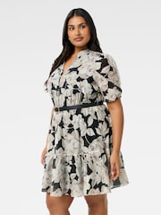 Forever New Brinkley Curve Puff Sleeves Mini Dress With a Touch Of Linen - Bild 4 von 5
