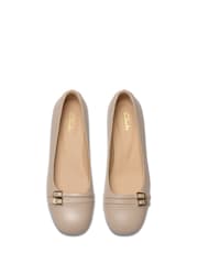 Naravni - Clarks Usnje Daiss 30 salonar - Slika 5 iz 7