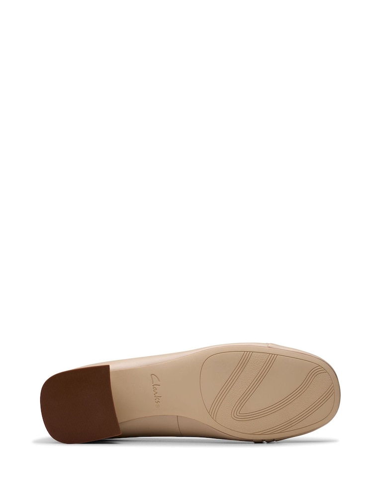 Naravni - Clarks Usnje Daiss 30 salonar - Slika 7 iz 7
