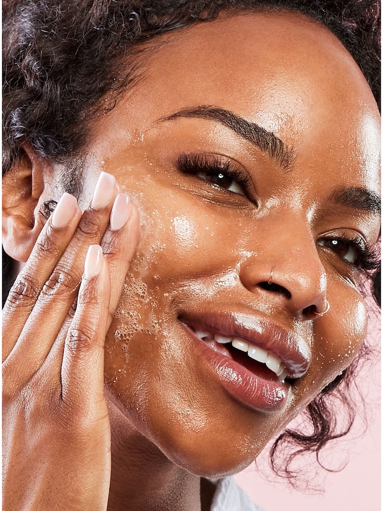 Bath & Body Works Exfoliating Face Wash With Aloe + Vitamin E 4 oz / 113 g - Image 2 of 2