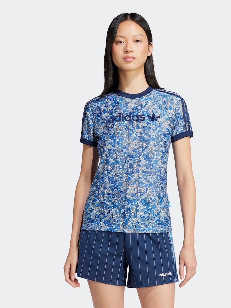 כחול  - adidas Originals חולצת טי עם הדפס Liberty, דגם Cali - תמונה 1 מתוך 6